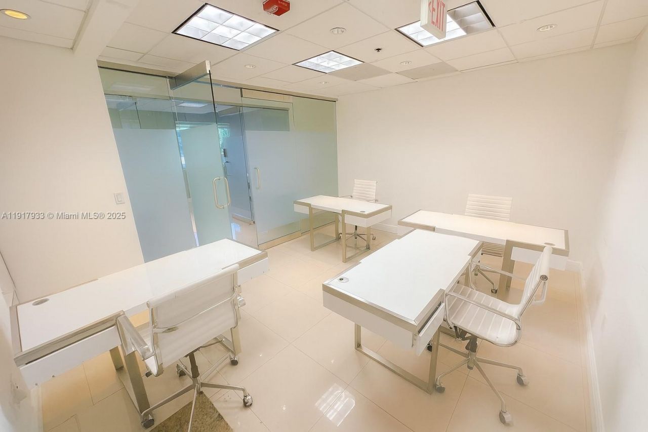 1000 5th St, Unit 304, Miami Beach, FL 33139 Photo