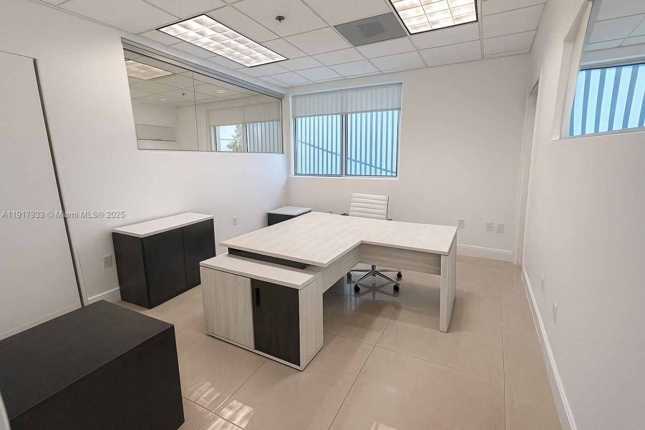 1000 5th St, Unit 304, Miami Beach, FL 33139 Photo