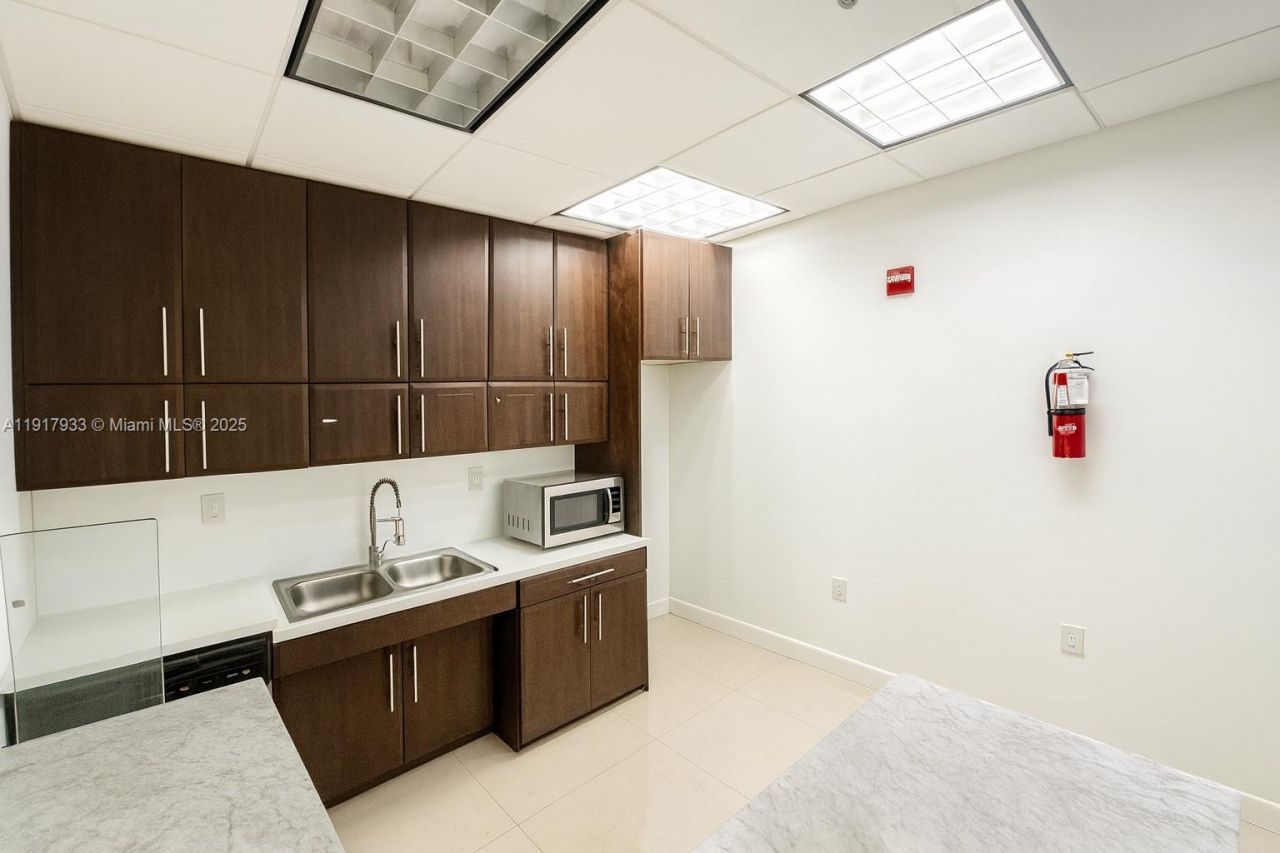 1000 5th St, Unit 304, Miami Beach, FL 33139 Photo