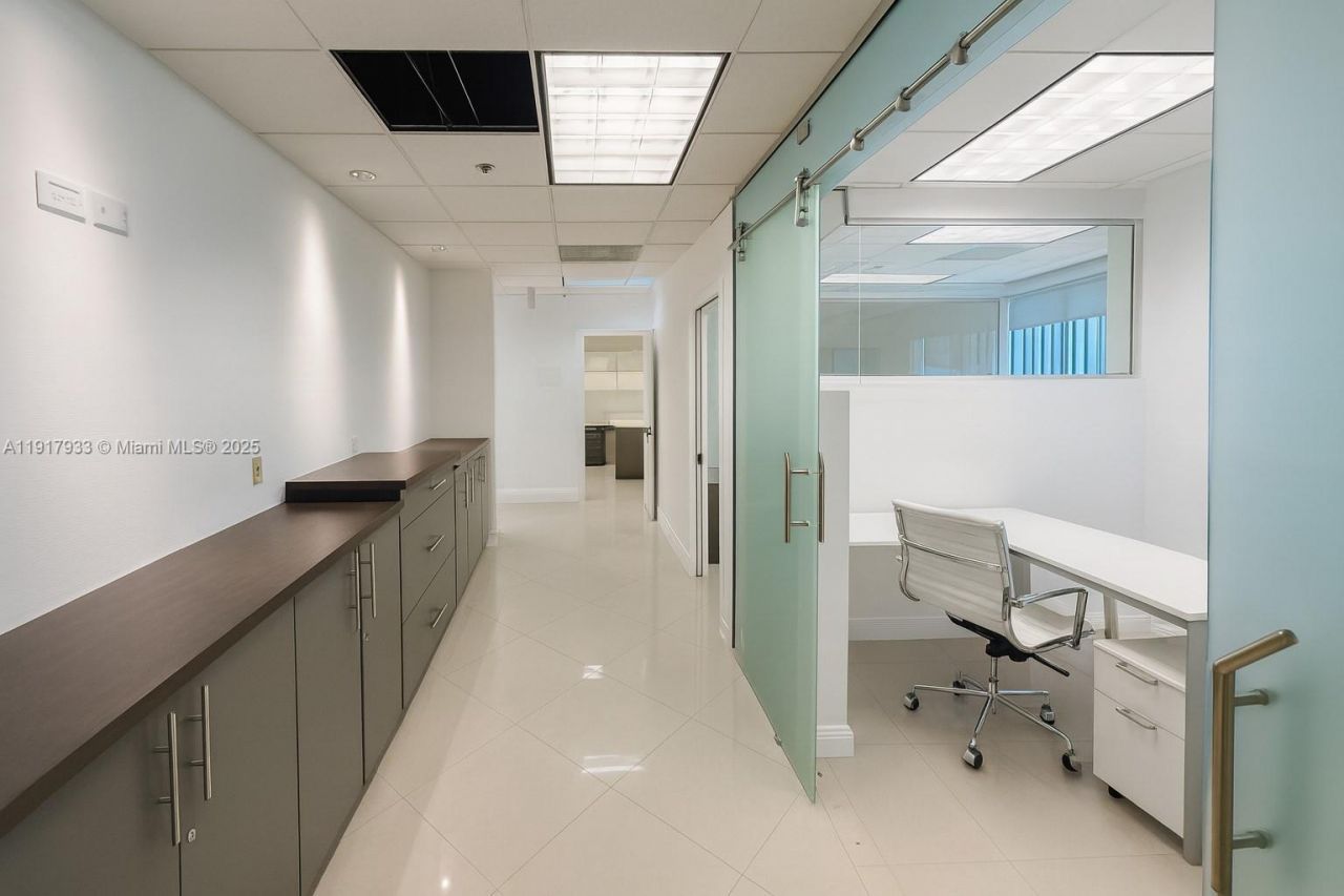 1000 5th St, Unit 304, Miami Beach, FL 33139 Photo