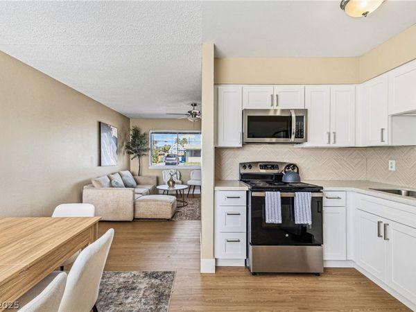 6217 Burgundy Way, Las Vegas, NV 89107