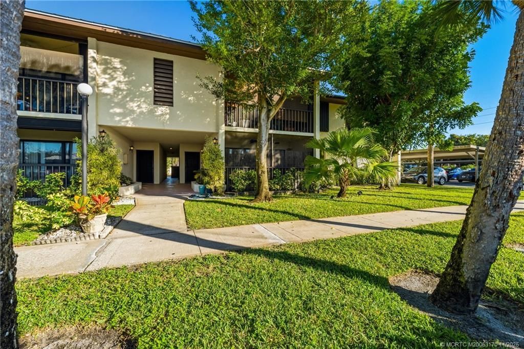 250 SE Four Winds Drive, Unit 105, Stuart, FL 34996 Photo