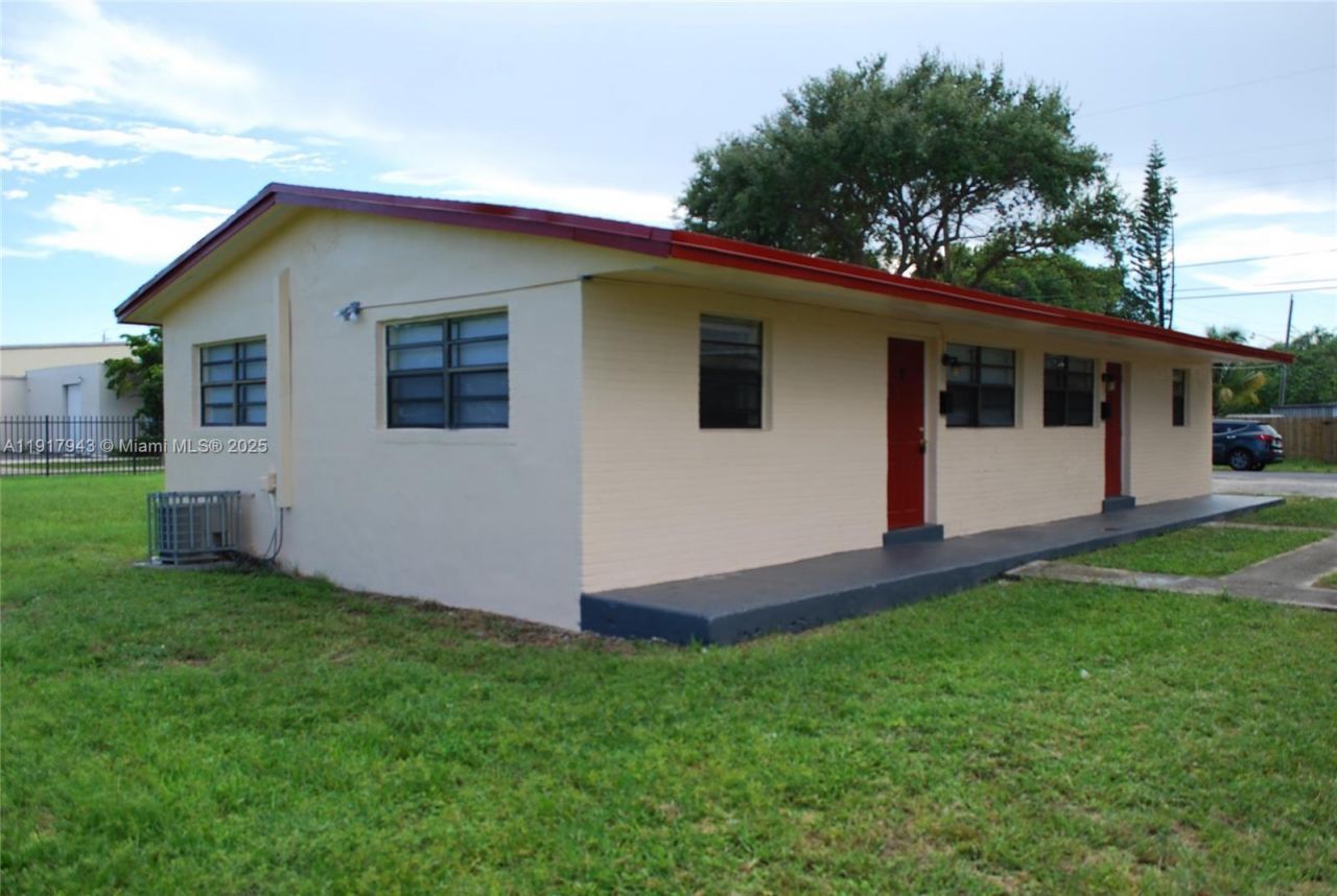 300 NW 5th Ter, Unit 1, Hallandale Beach, FL 33009 Photo