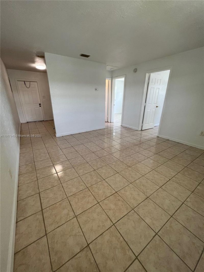 300 NW 5th Ter, Unit 1, Hallandale Beach, FL 33009 Photo