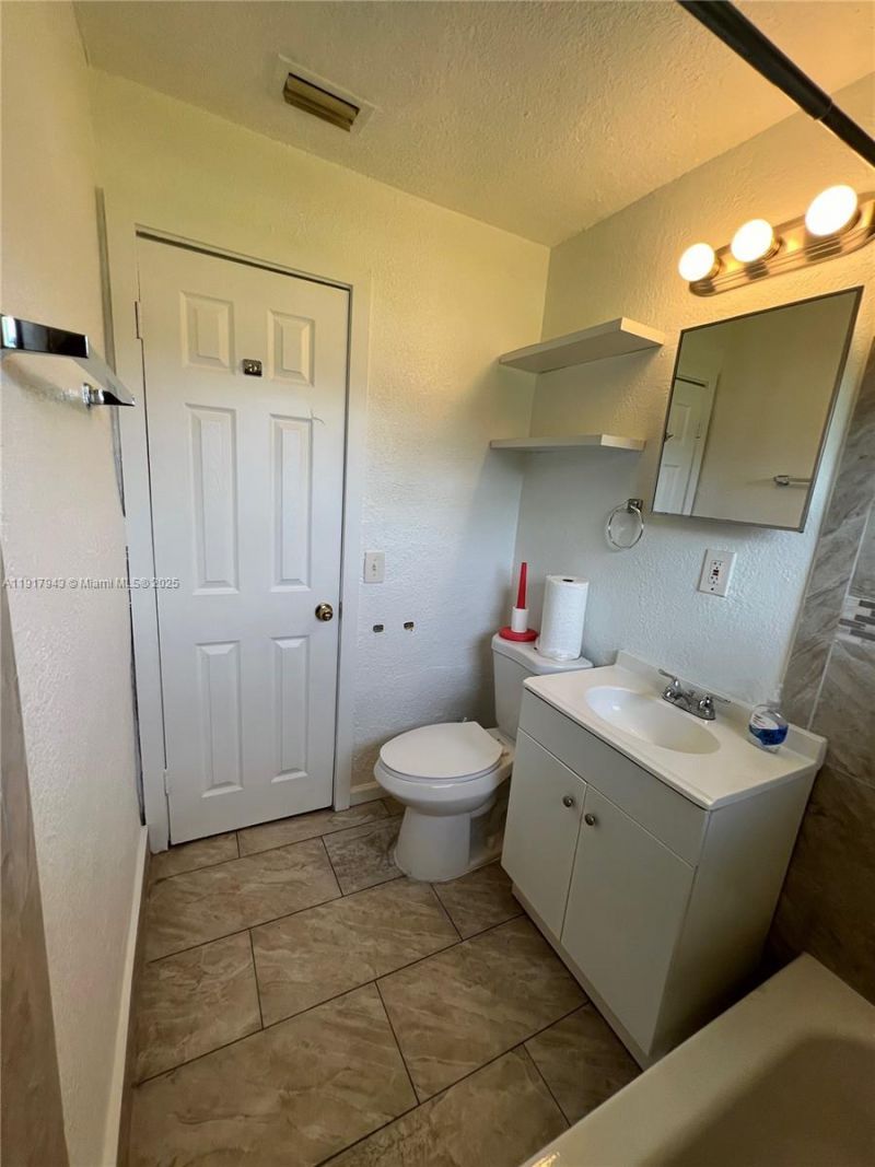 300 NW 5th Ter, Unit 1, Hallandale Beach, FL 33009 Photo