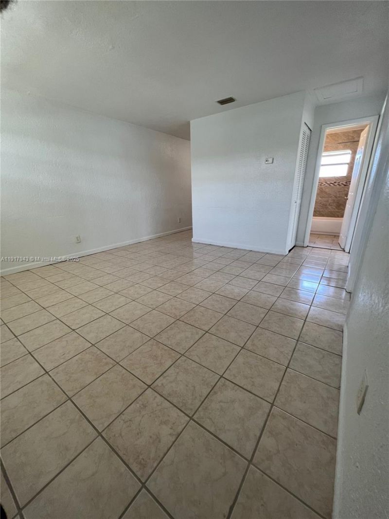 300 NW 5th Ter, Unit 1, Hallandale Beach, FL 33009 Photo
