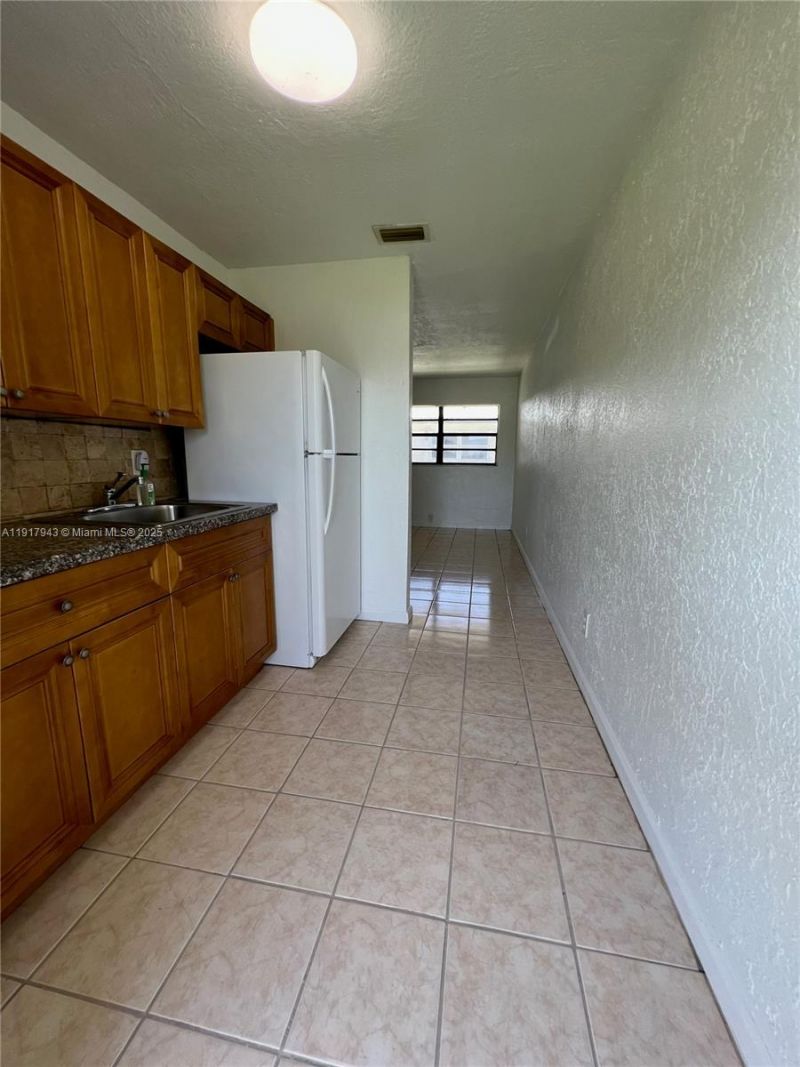 300 NW 5th Ter, Unit 1, Hallandale Beach, FL 33009 Photo