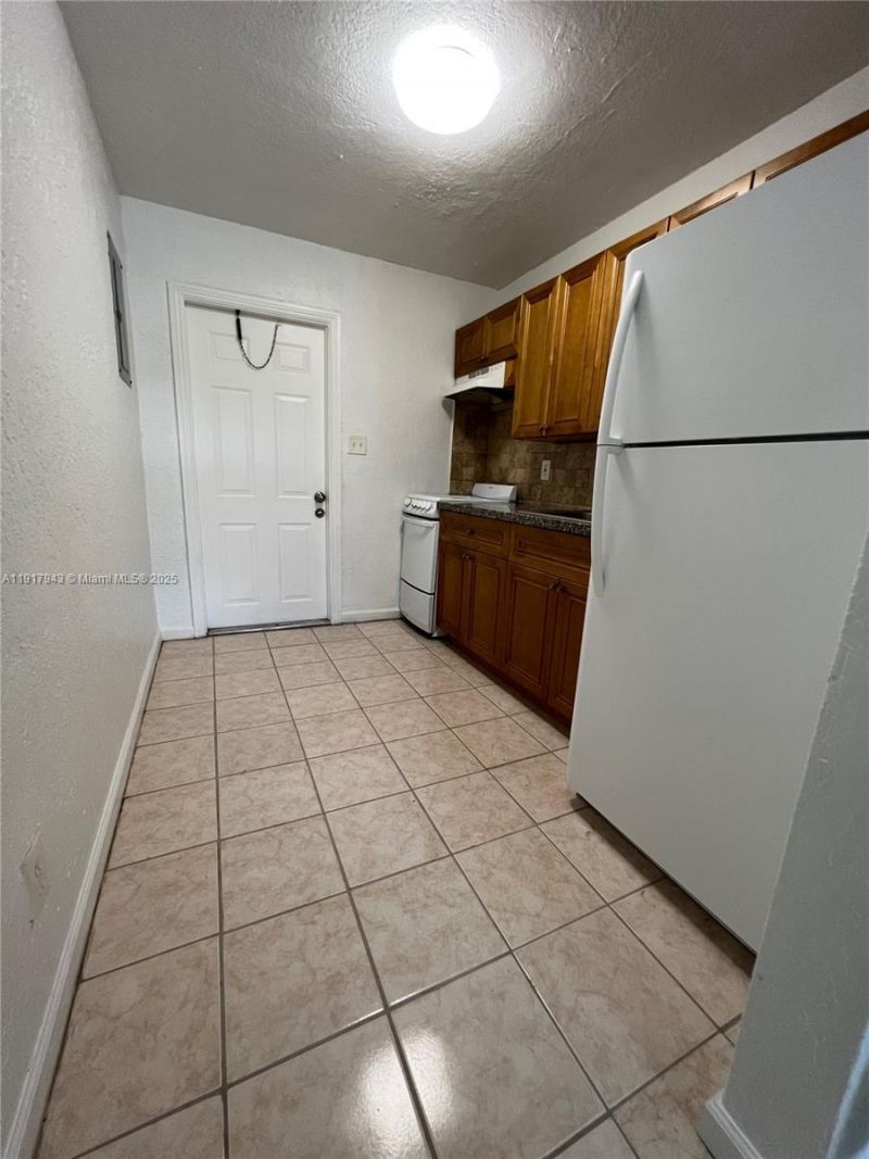 300 NW 5th Ter, Unit 1, Hallandale Beach, FL 33009 Photo