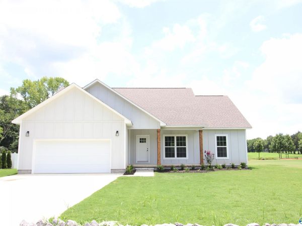 5989 County Road 33, Hollywood, AL 35752