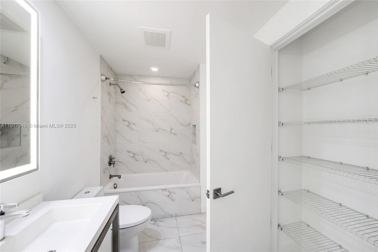 2000 Metropica Way, Unit 306, Sunrise, FL 33323 Photo