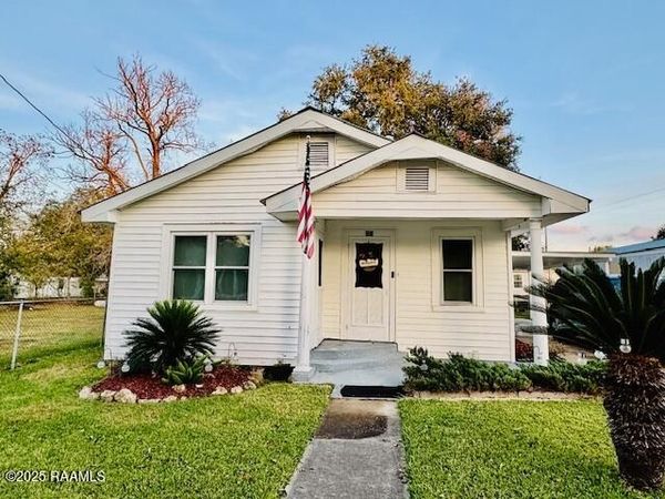 827 East Street, Opelousas, LA 70570