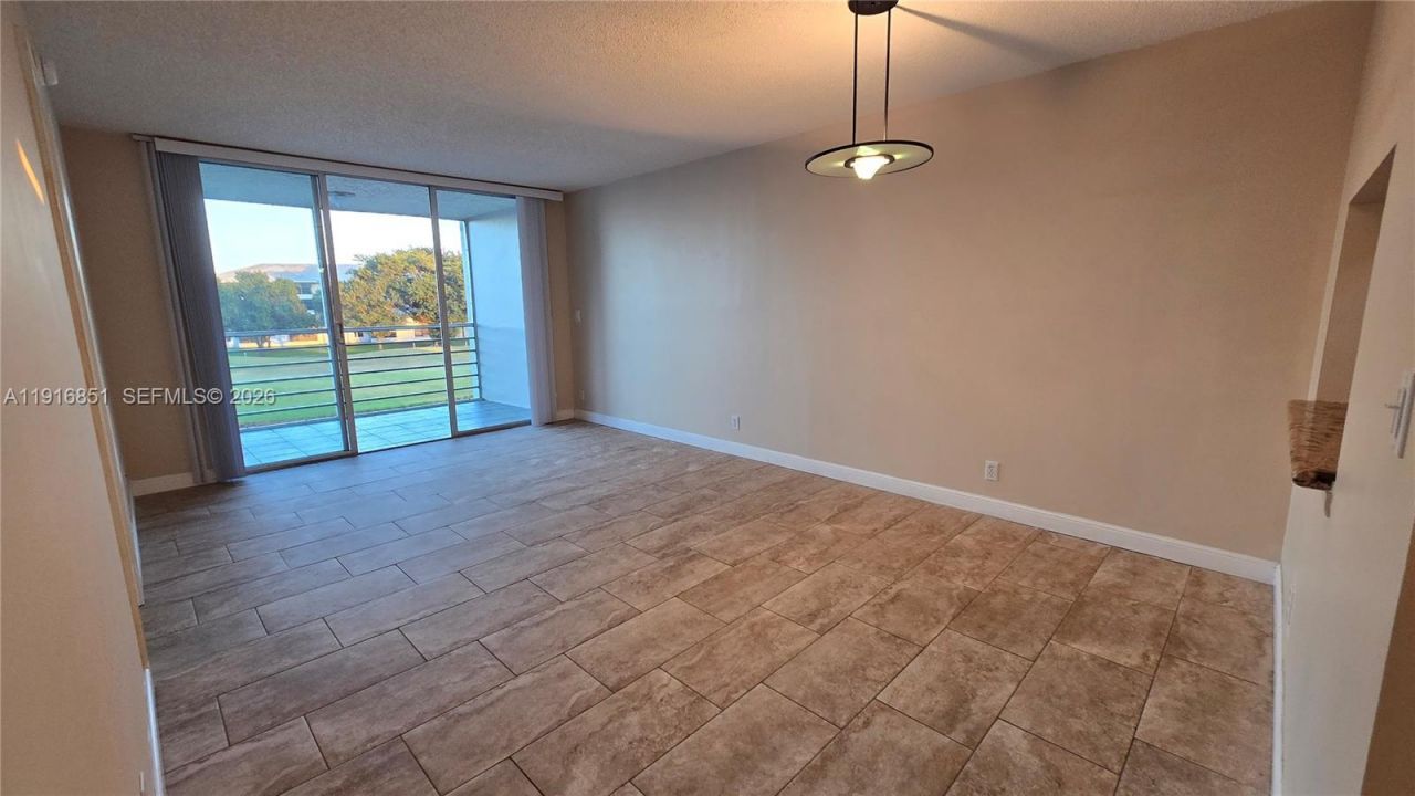 9230 Lagoon Pl, Unit 310, Davie, FL 33324 Photo