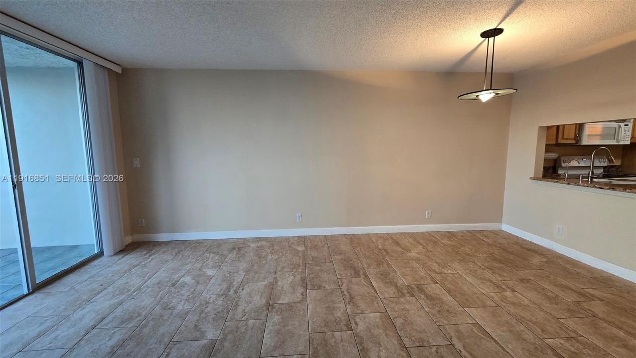 9230 Lagoon Pl, Unit 310, Davie, FL 33324 Photo