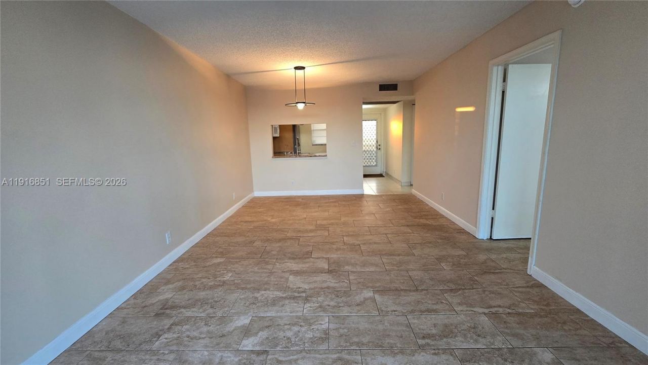 9230 Lagoon Pl, Unit 310, Davie, FL 33324 Photo