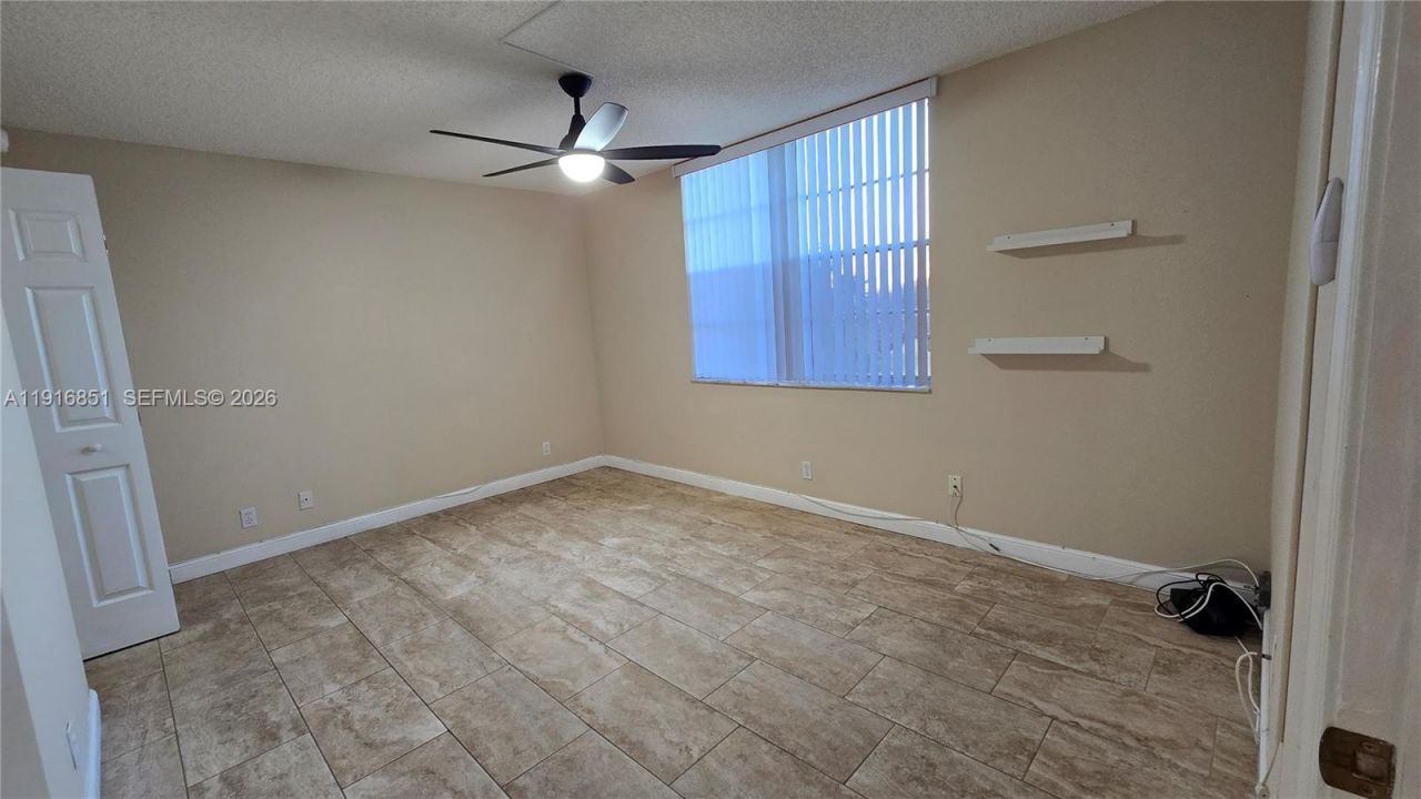 9230 Lagoon Pl, Unit 310, Davie, FL 33324 Photo