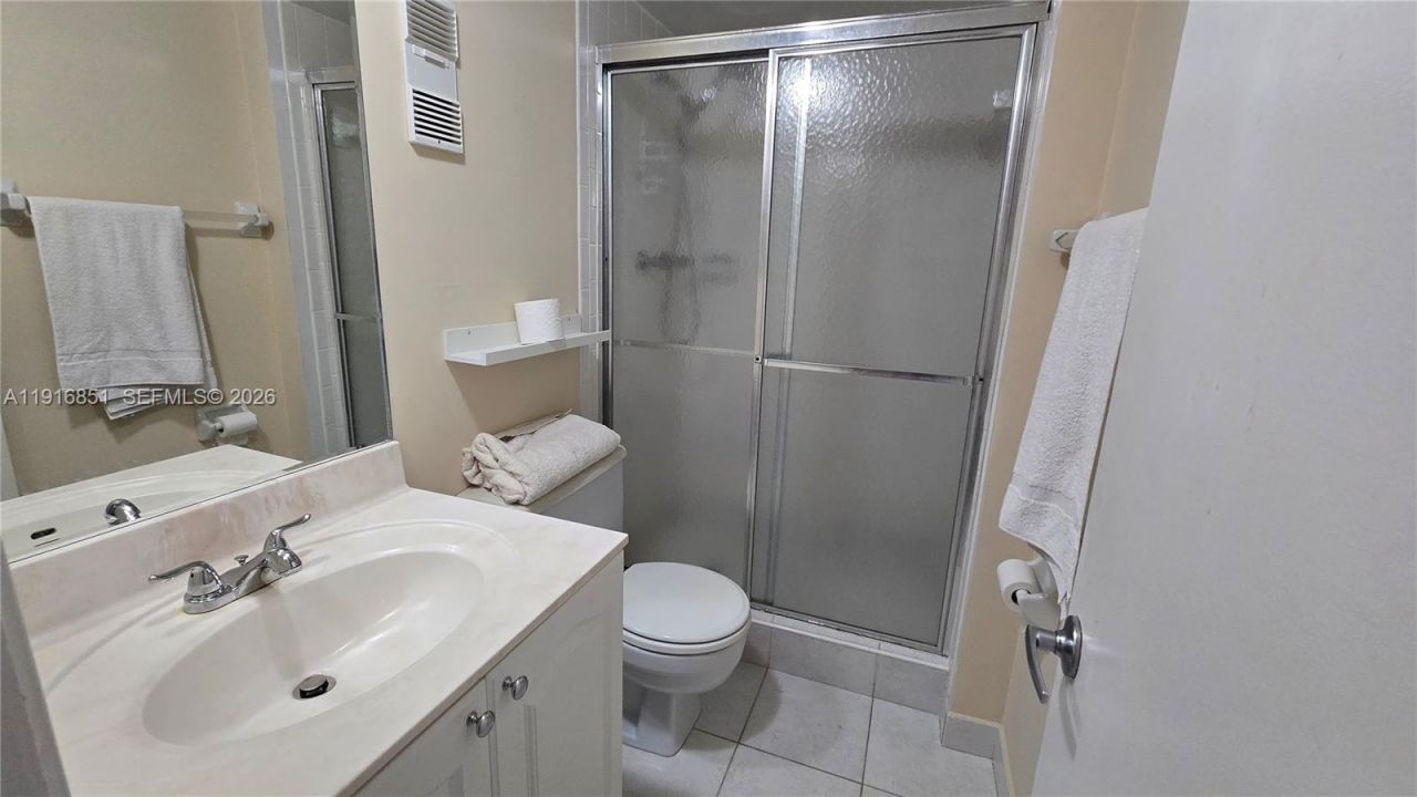 9230 Lagoon Pl, Unit 310, Davie, FL 33324 Photo