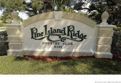 9230 Lagoon Pl, Unit 310, Davie, FL 33324 Photo