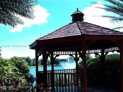 9230 Lagoon Pl, Unit 310, Davie, FL 33324 Photo