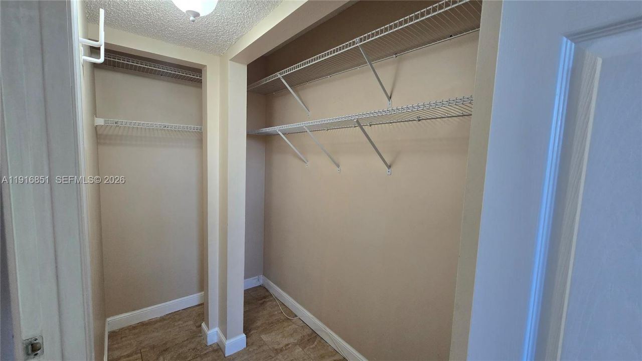 9230 Lagoon Pl, Unit 310, Davie, FL 33324 Photo