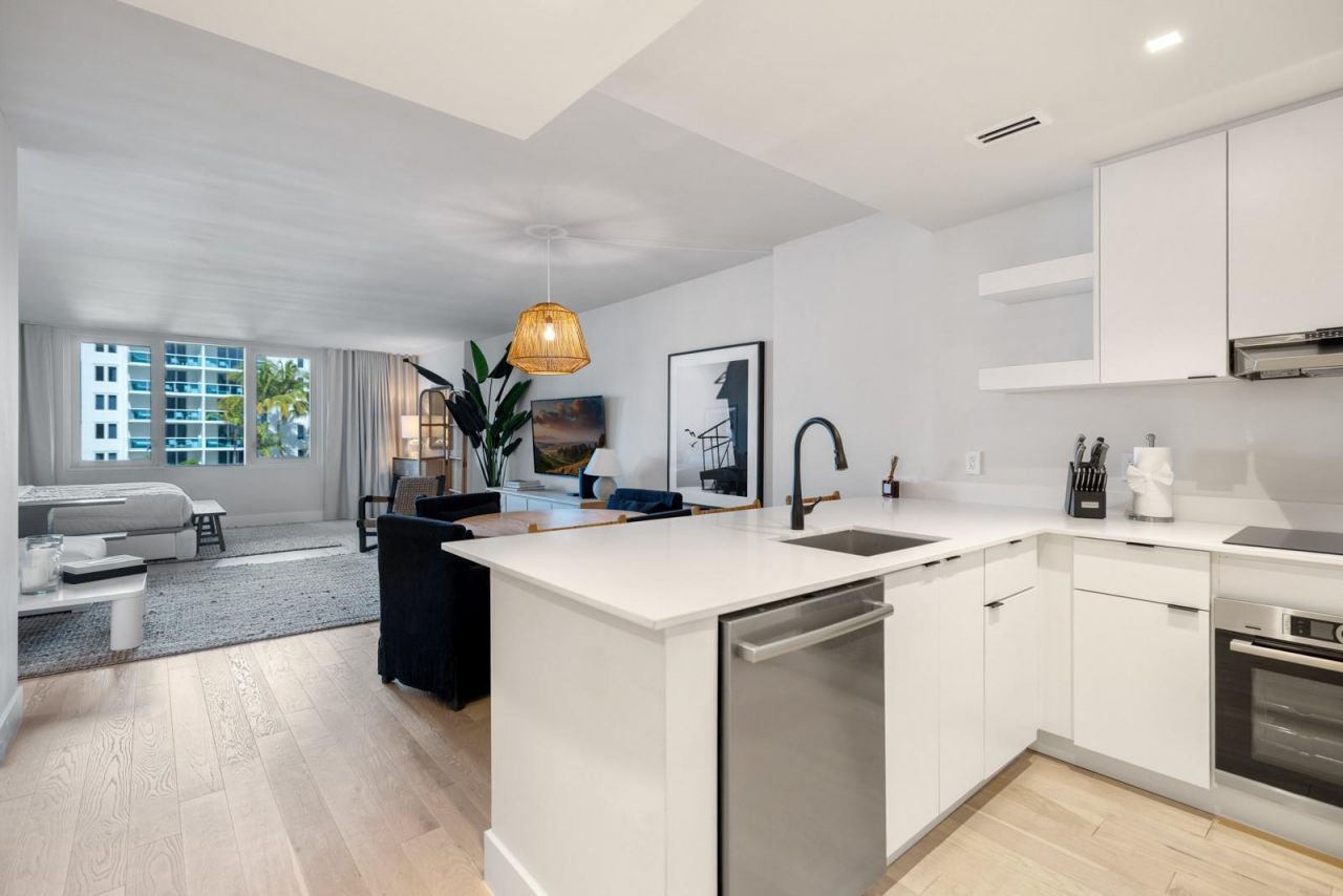 2301 Collins Avenue, Unit 512, Miami Beach, FL 33139 Photo