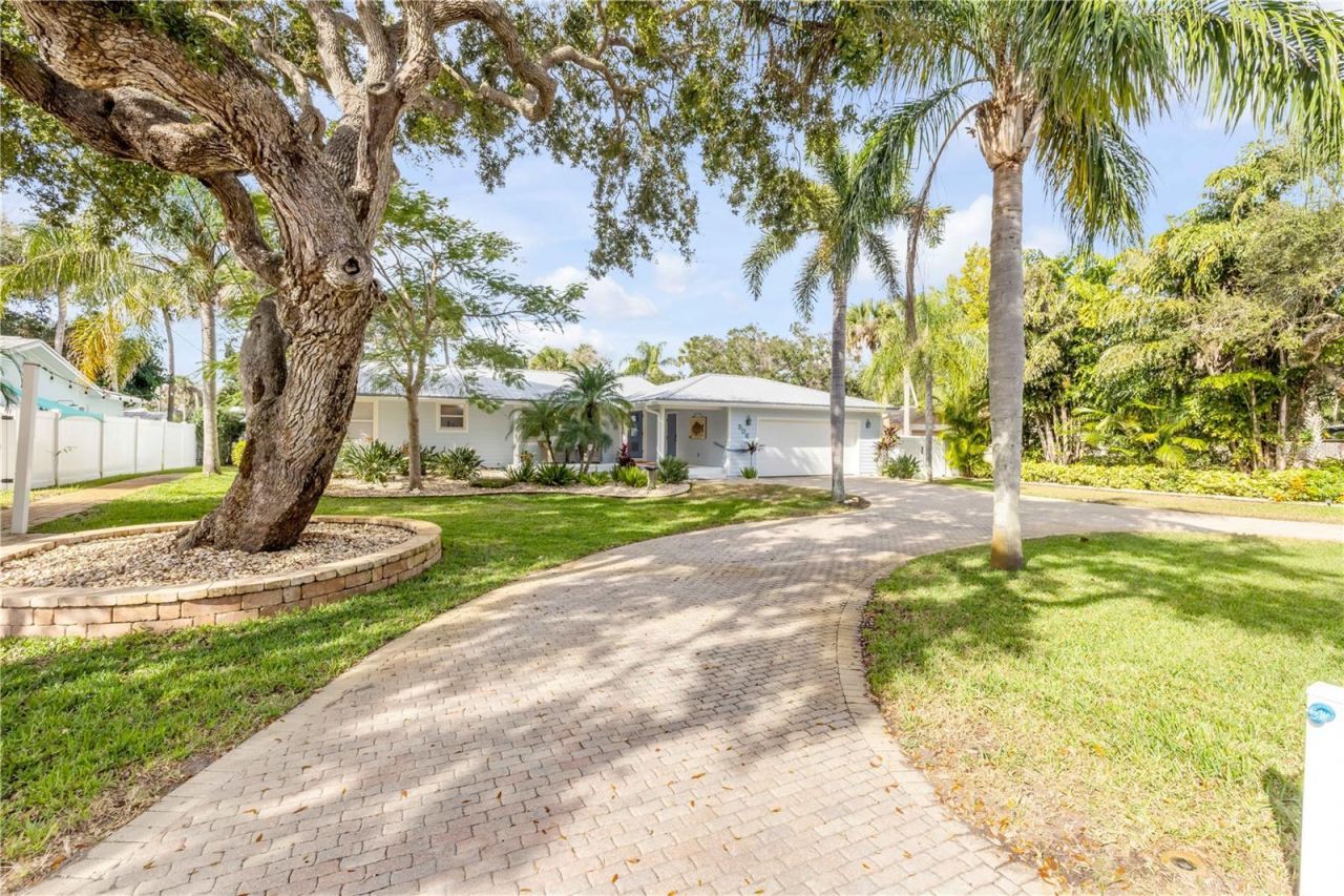 506 Yupon Avenue, New Smyrna Beach, FL 32169 Photo