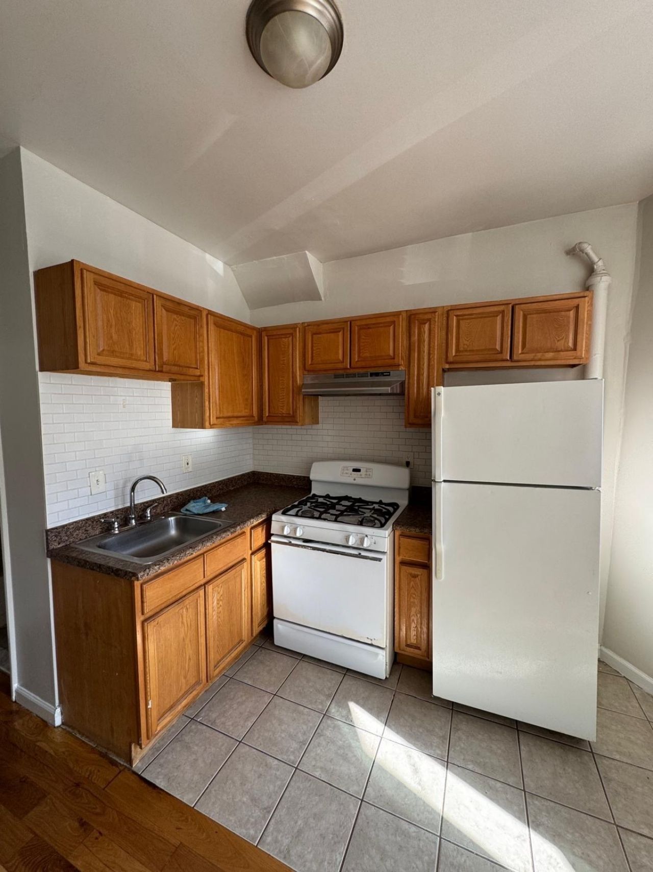 1873 Stratford, Unit 11, Bridgeport, CT 06607 Main Photo