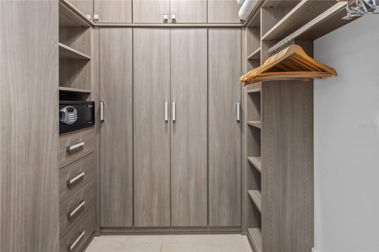 1035 Seaside Drive, Unit 404, Sarasota, FL 34242 Photo