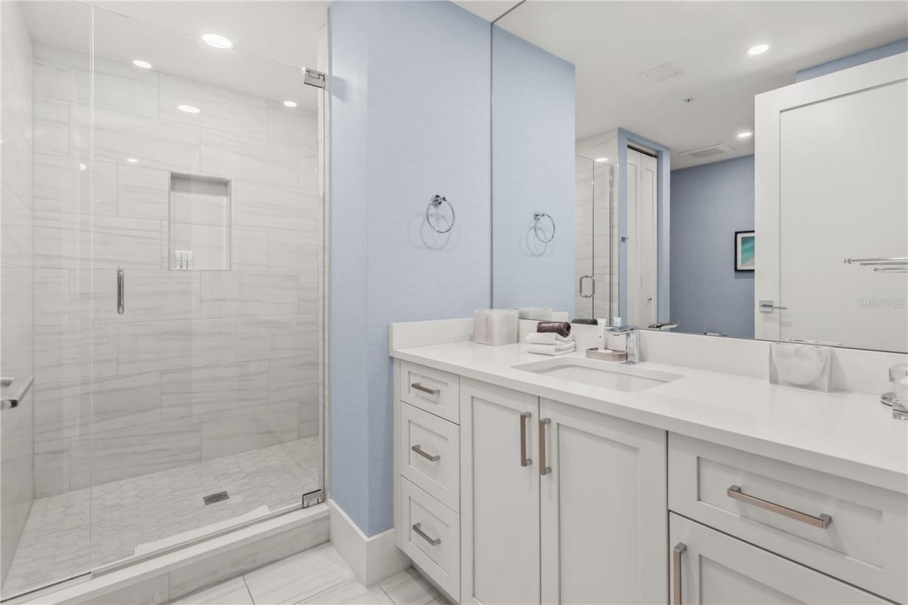 1035 Seaside Drive, Unit 404, Sarasota, FL 34242 Photo