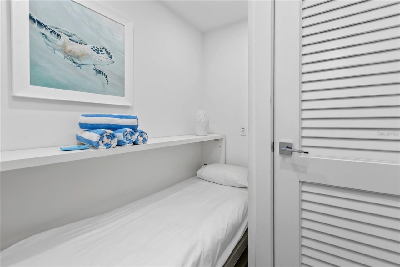 1035 Seaside Drive, Unit 404, Sarasota, FL 34242 Photo