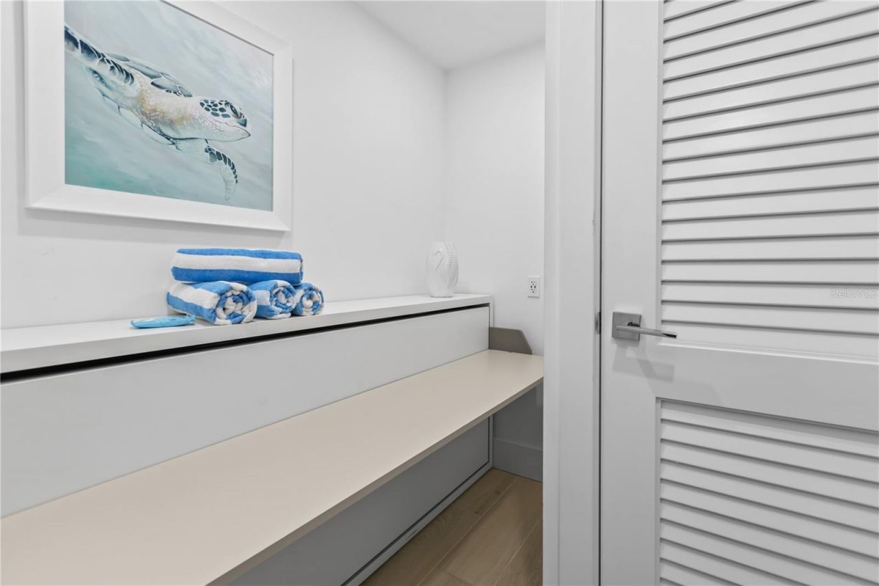 1035 Seaside Drive, Unit 404, Sarasota, FL 34242 Photo