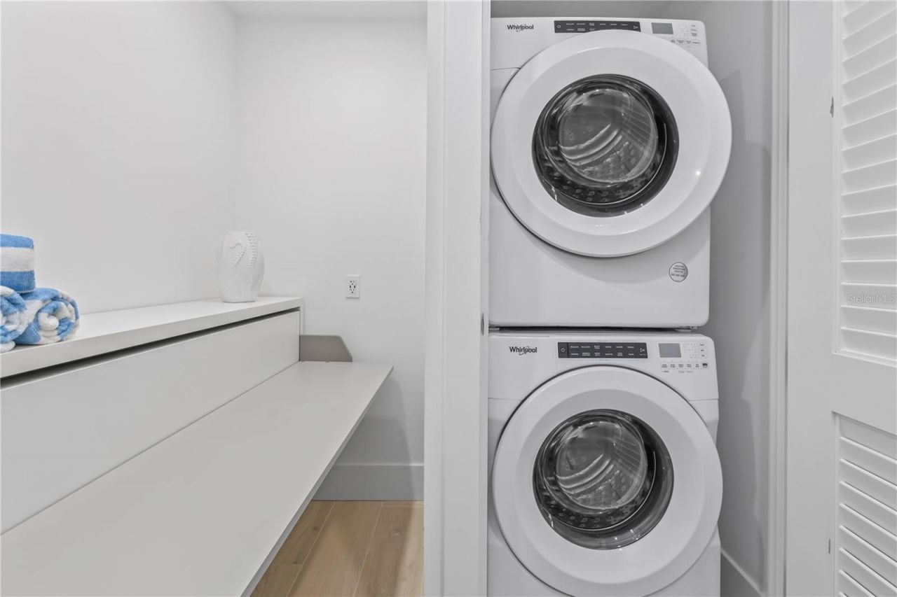 1035 Seaside Drive, Unit 404, Sarasota, FL 34242 Photo