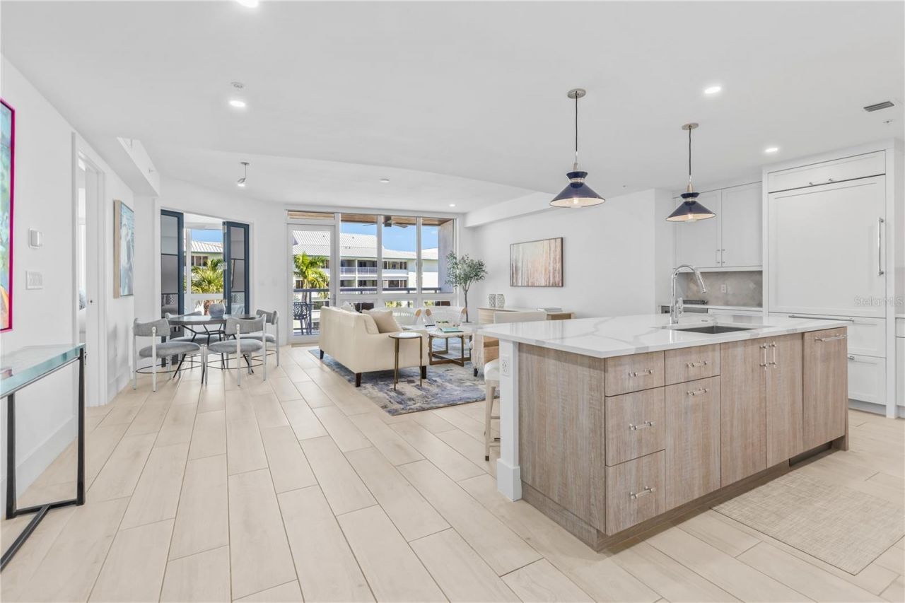 1035 Seaside Drive, Unit 404, Sarasota, FL 34242 Photo