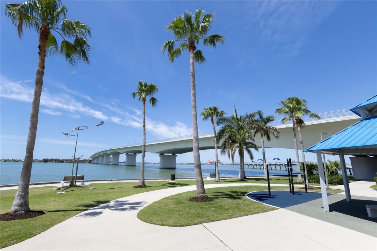 1035 Seaside Drive, Unit 404, Sarasota, FL 34242 Photo