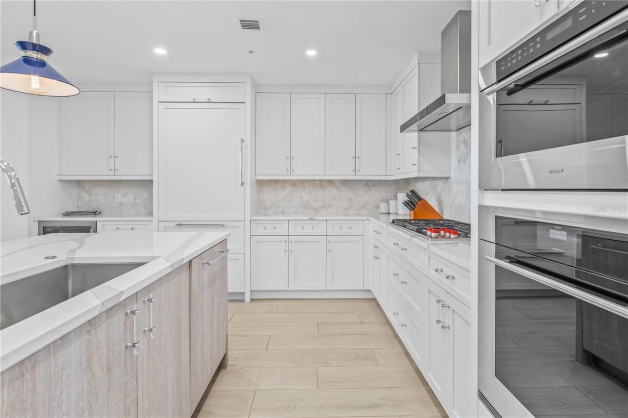 1035 Seaside Drive, Unit 404, Sarasota, FL 34242 Photo