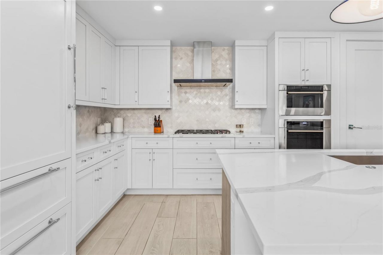 1035 Seaside Drive, Unit 404, Sarasota, FL 34242 Photo