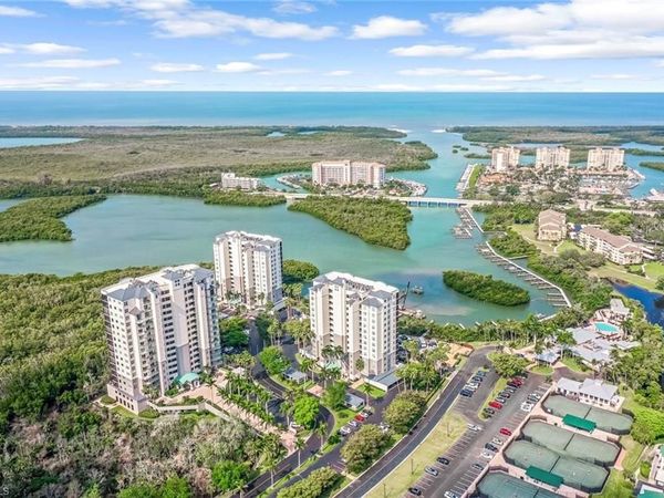 425 Cove Tower DR, Unit 403, NAPLES, FL 34110