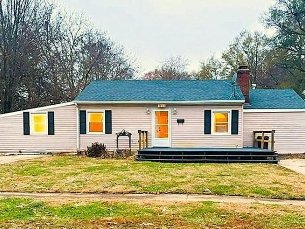 1922 Spratt Avenue, St Joseph, MO 64507