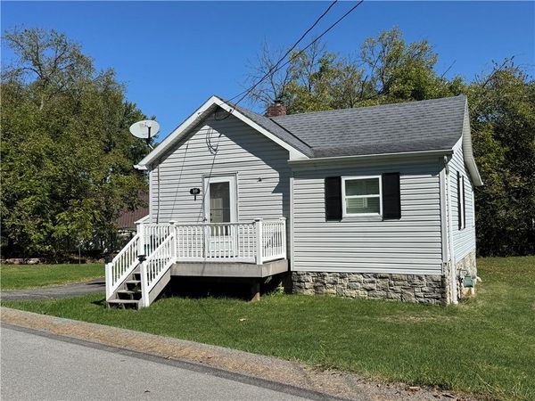 10 Elm St., Meadowlands, PA 15347