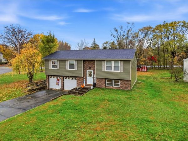 11 Clubhouse Dr, West Middlesex, PA 16159