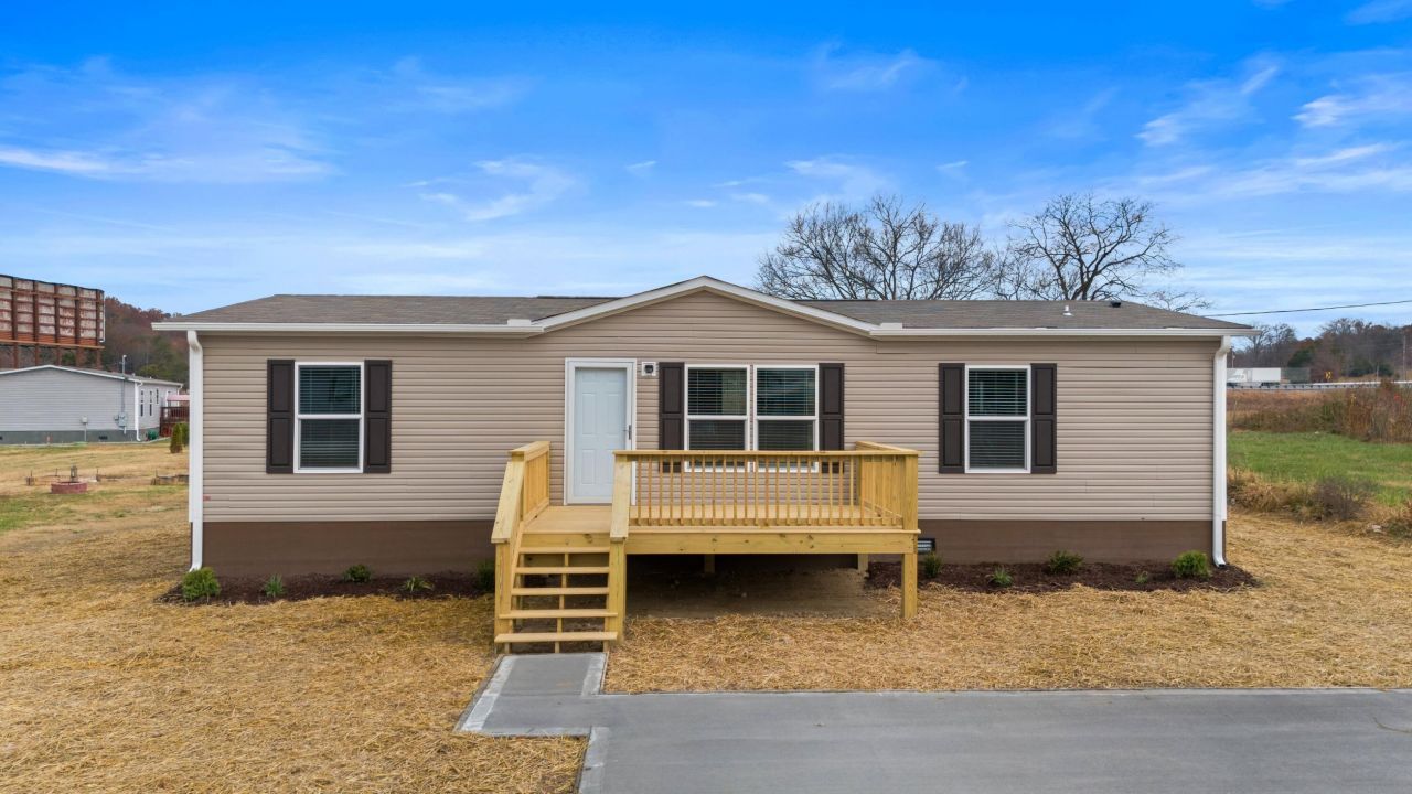 1690 Old Newport Highway, Newport, TN 37821 Main Photo