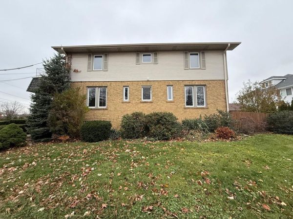 1420 Oakton Street, Park Ridge, IL 60068