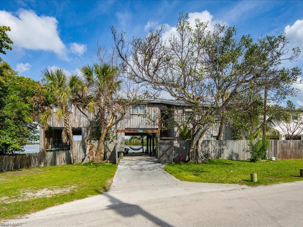 230 Harbor Pl N, Goodland, FL 34140 Photo