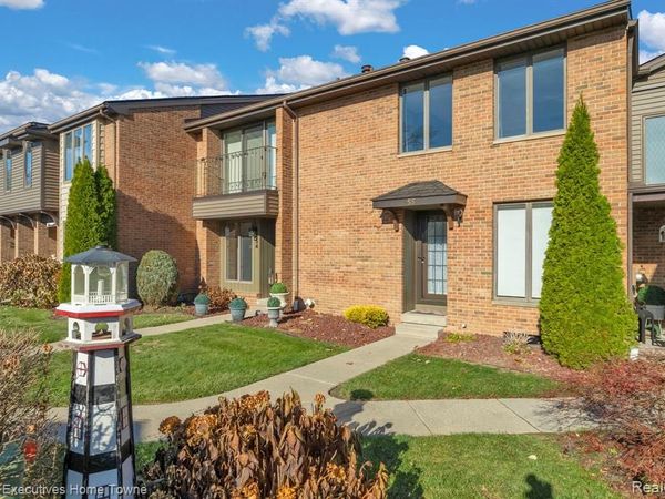 2500 River Apt 55 Road, Marysville, MI 48040