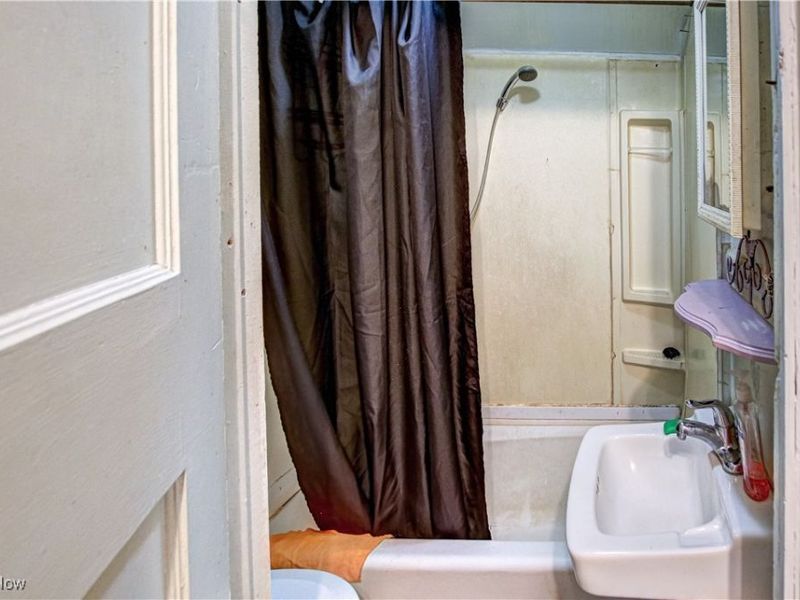 1593 E 45th Street, Cleveland, OH 44103 Photo 10