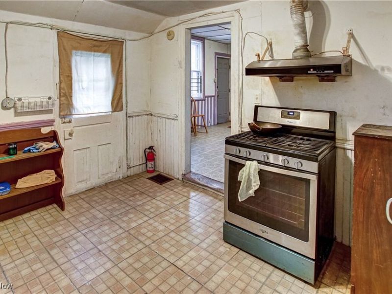 1593 E 45th Street, Cleveland, OH 44103 Photo 8