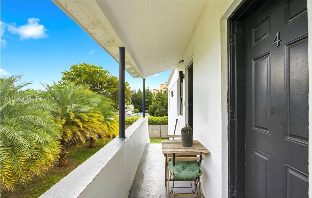 8270 NE 1st Pl, Miami, FL 33138 Photo