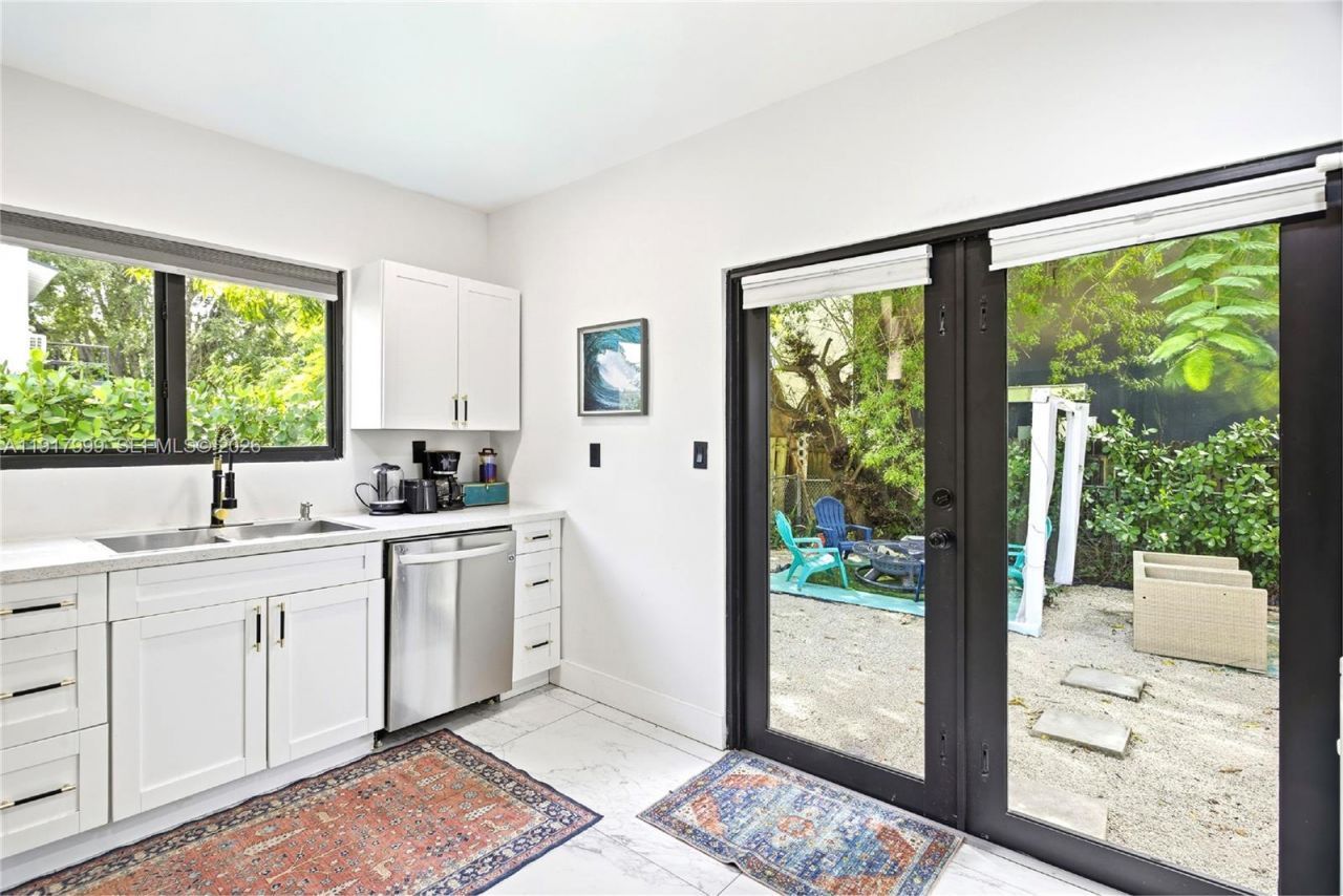 8270 NE 1st Pl, Miami, FL 33138 Photo