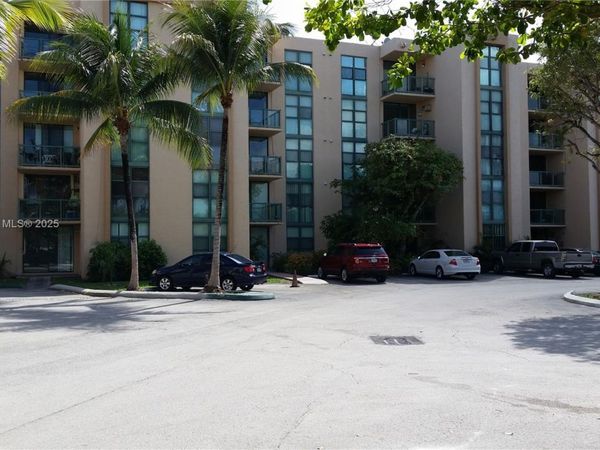 2075 SW 122nd Ave, Unit 402, Miami, FL 33175