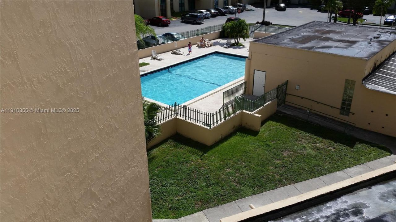 2075 SW 122nd Ave, Unit 402, Miami, FL 33175 Photo