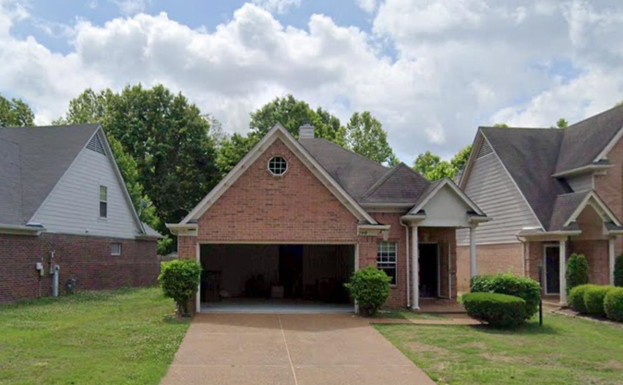 2390 OAK SPRINGS DR Memphis, TN 38016